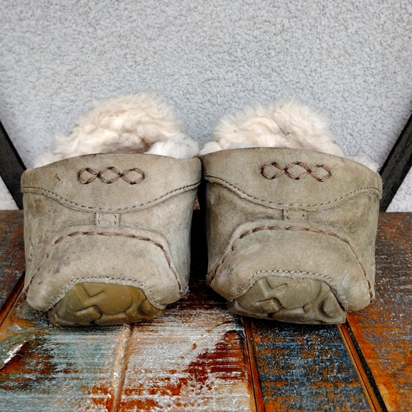 UGG Sheepskin Slippers Moccasins Loafers Shearling - Picture 6 of 8
